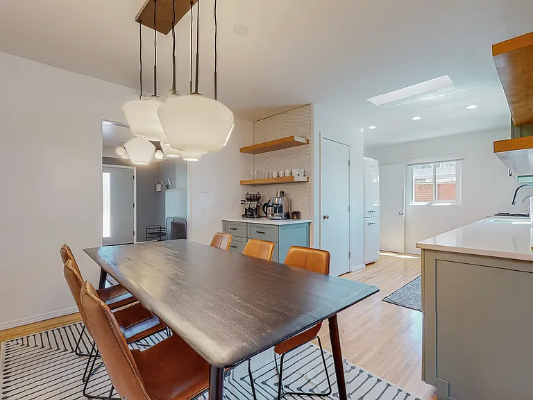 837 Adams St NE — Photo 26