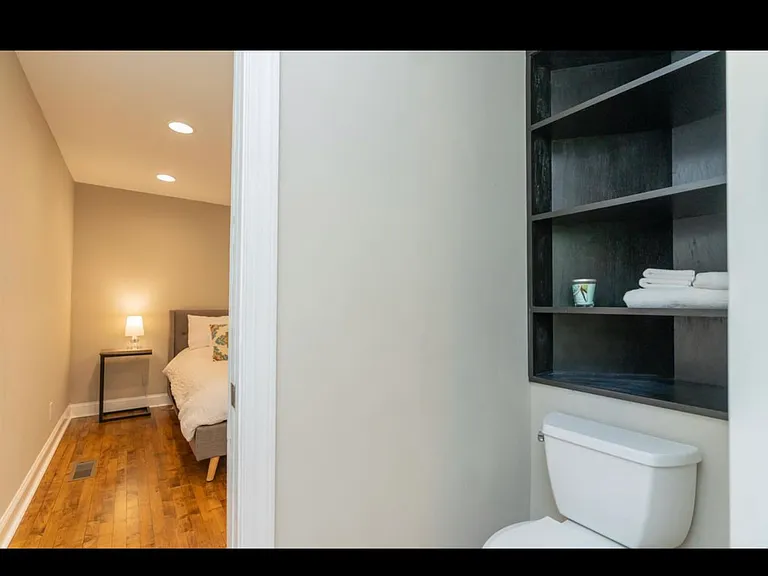 911 Crest Dr — Photo 17