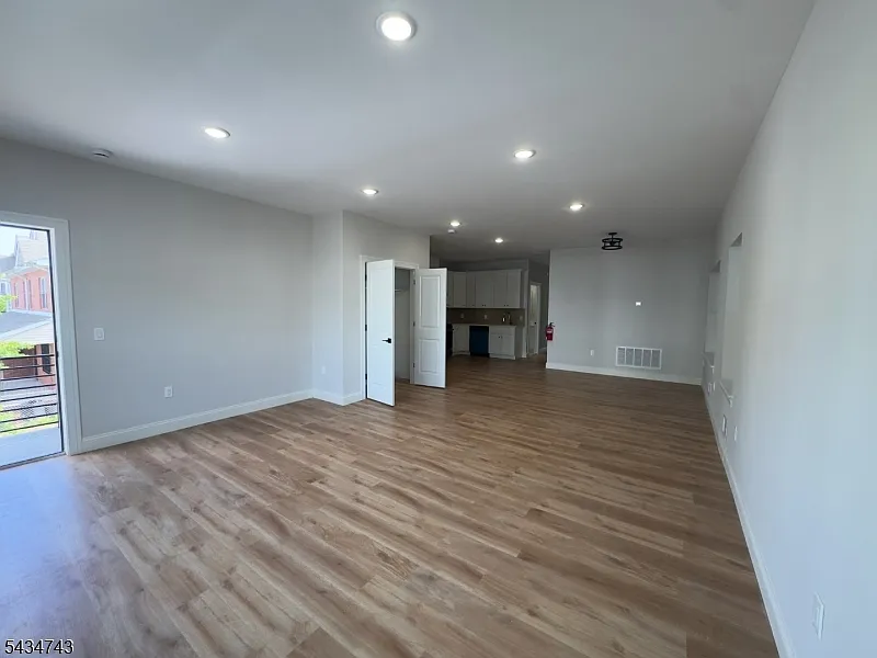3 bed, 2.0 bath, $2,650 — Photo 4