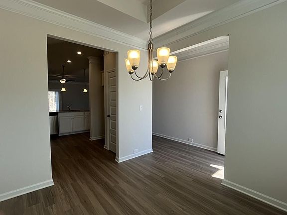 2nd image of 171 Lyndhurst Dr