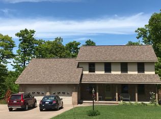 1910 Crestview Dr, Houghton, MI 49931