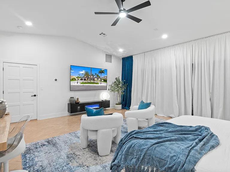516 Royal Plaza Dr — Photo 13