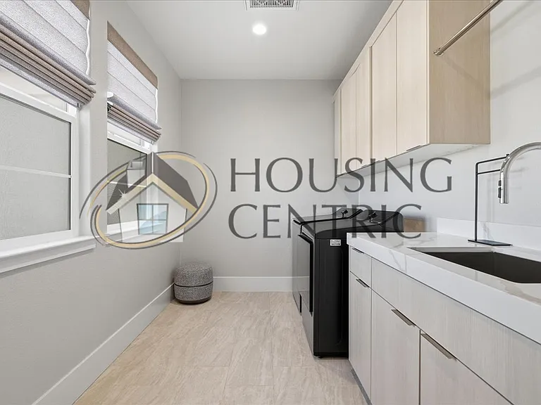 1390 Wheeler Peak Ct — Photo 35