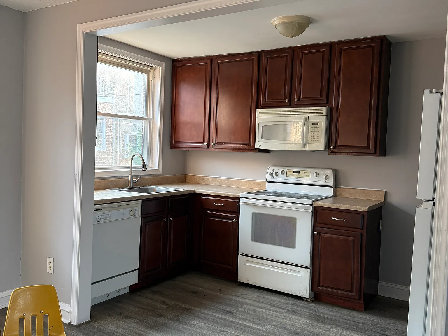 3 bed, 1080 sqft, $1,550 — Photo 3