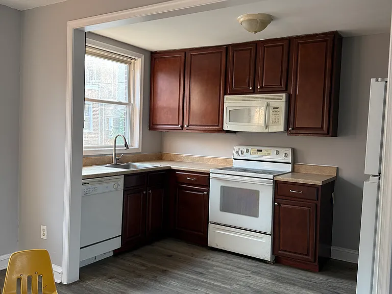 1440 Creston St — Photo 3