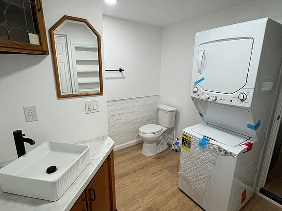 3rd image of 10928 Ryerson Ave #A