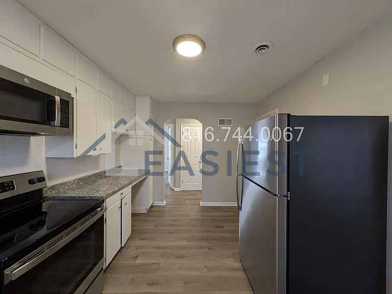 2405 E 58th St — Photo 10