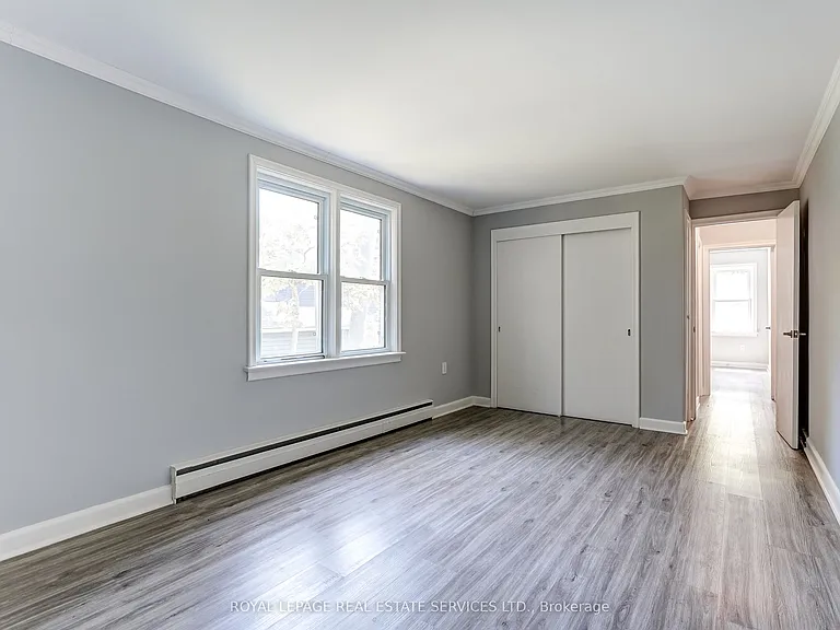 302 Maple Ave #MAIN FLOOR — Photo 19