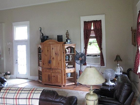 2nd image of 1740 W Burnham St