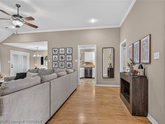 4th image of 129 Honeysuckle St