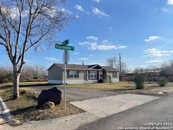 310 NE Montemorellos, Cotulla, TX 78014