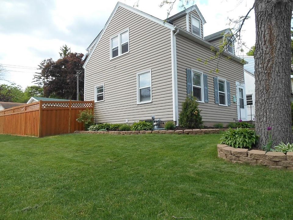 1st image of 403 16th Ave N