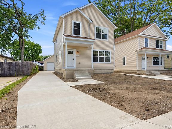 2nd image of 27828 Groveland St