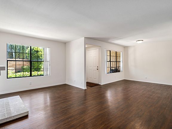 4th image of 1535 W Avenue L Unit 2