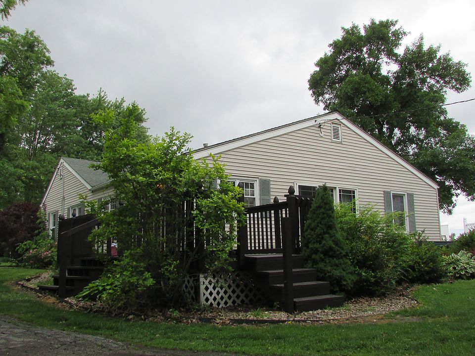 1st image of 212 N 8th St