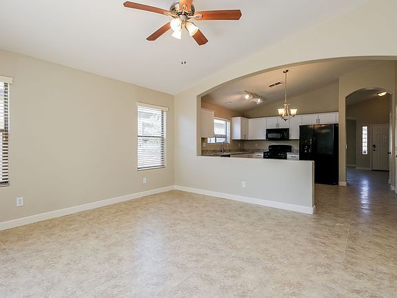 4th image of 1665 E Kelsi Ave