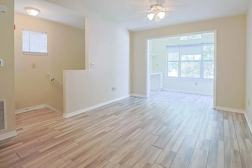 1 bed, 800 sqft, $1,350 — Photo 1