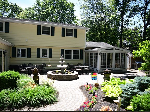 4th image of 2 Rolling Brook Ct