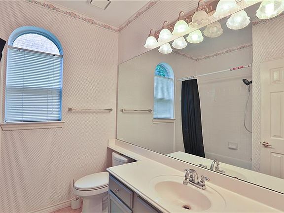 4th image of 3217 Chippenham Dr