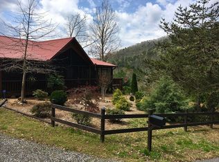 724 Deer Ln, Hiawassee, GA 30546