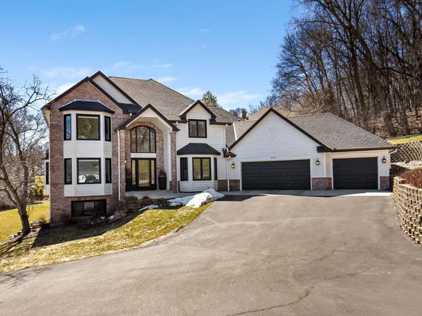 860 Fox Ct, Chanhassen, MN 55317