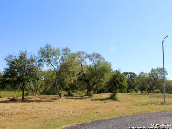 185 E Short Meadow Drive LOT 107, Lytle, TX 78052