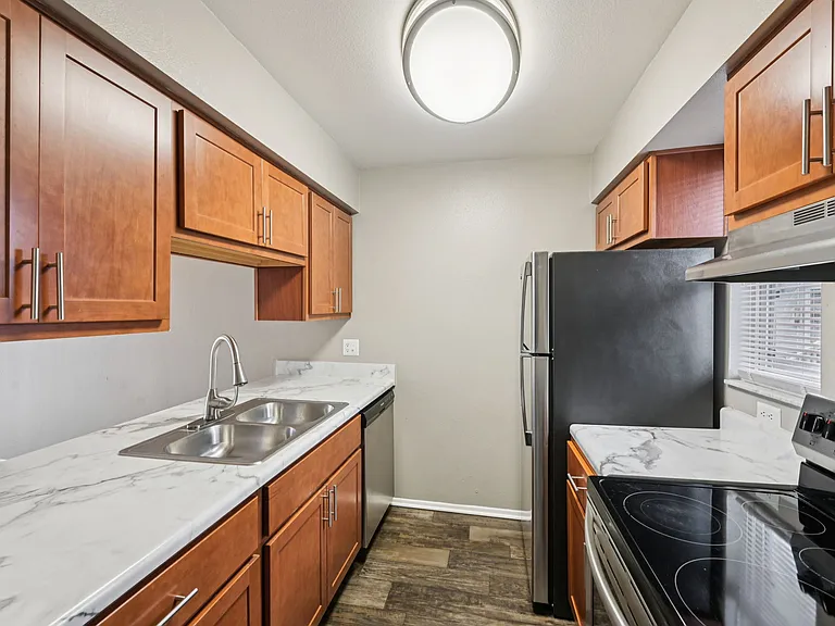 Aaron Lake Apartments — Photo 11