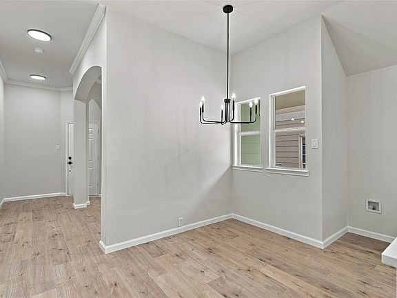 5th image of 1401 Live Oak Ln