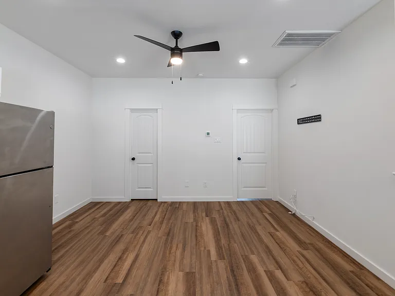 1139 Kings Hwy #102 — Photo 11