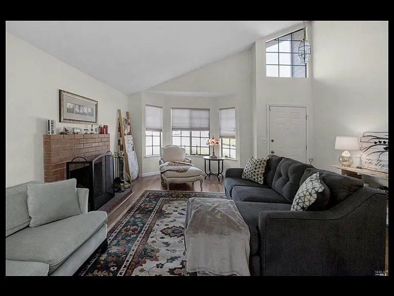 Valley Oak Ln — Photo 15