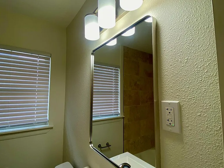 3118 Castlewood St — Photo 42