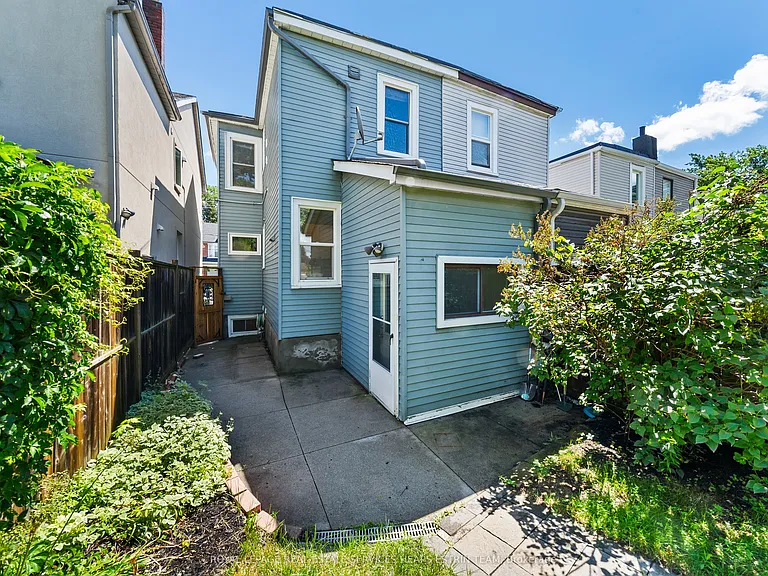 624 Pape Ave — Photo 38