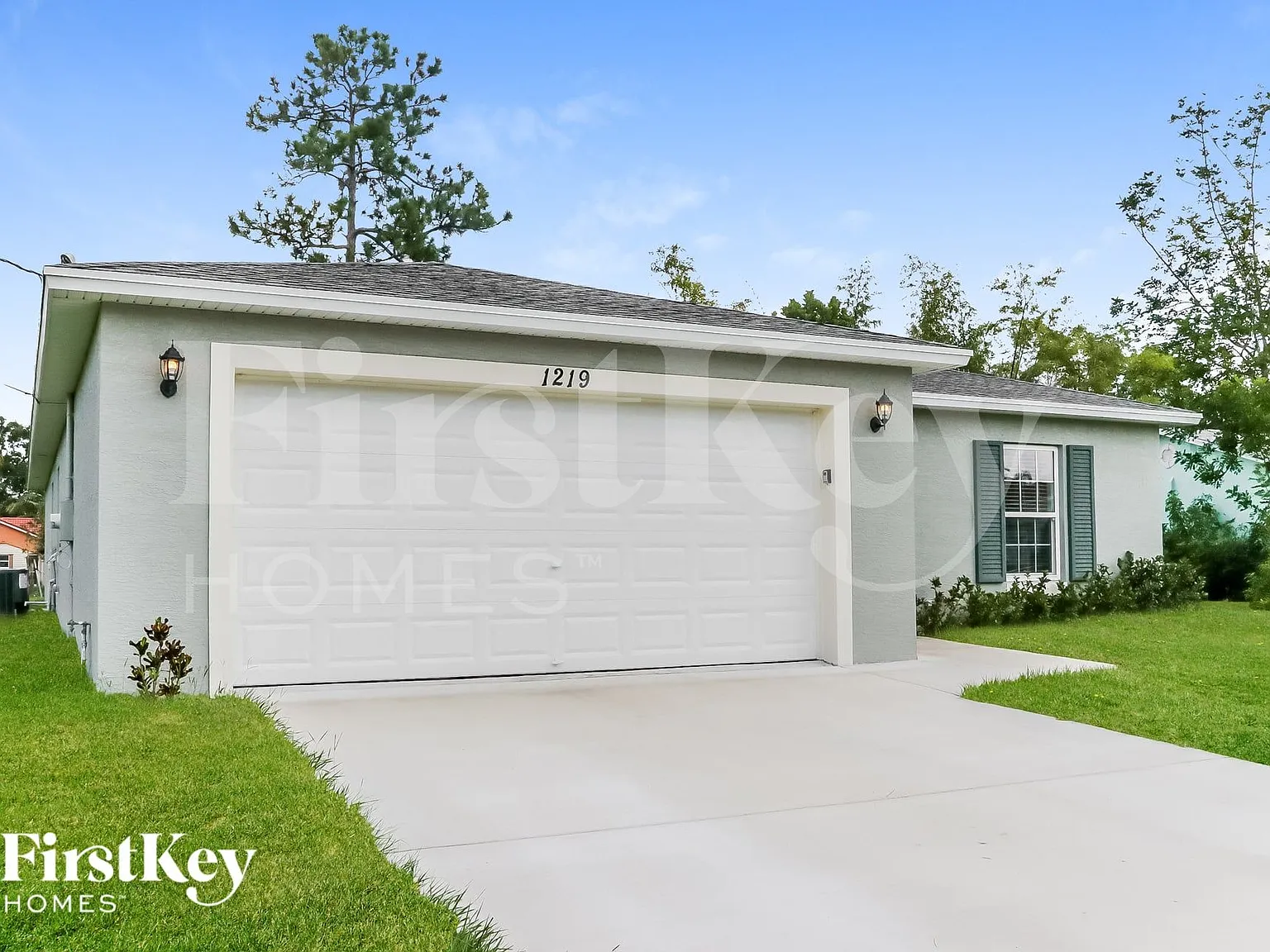 4 bed, 2.0 bath, 1833 sqft, $2,175 — Photo 2