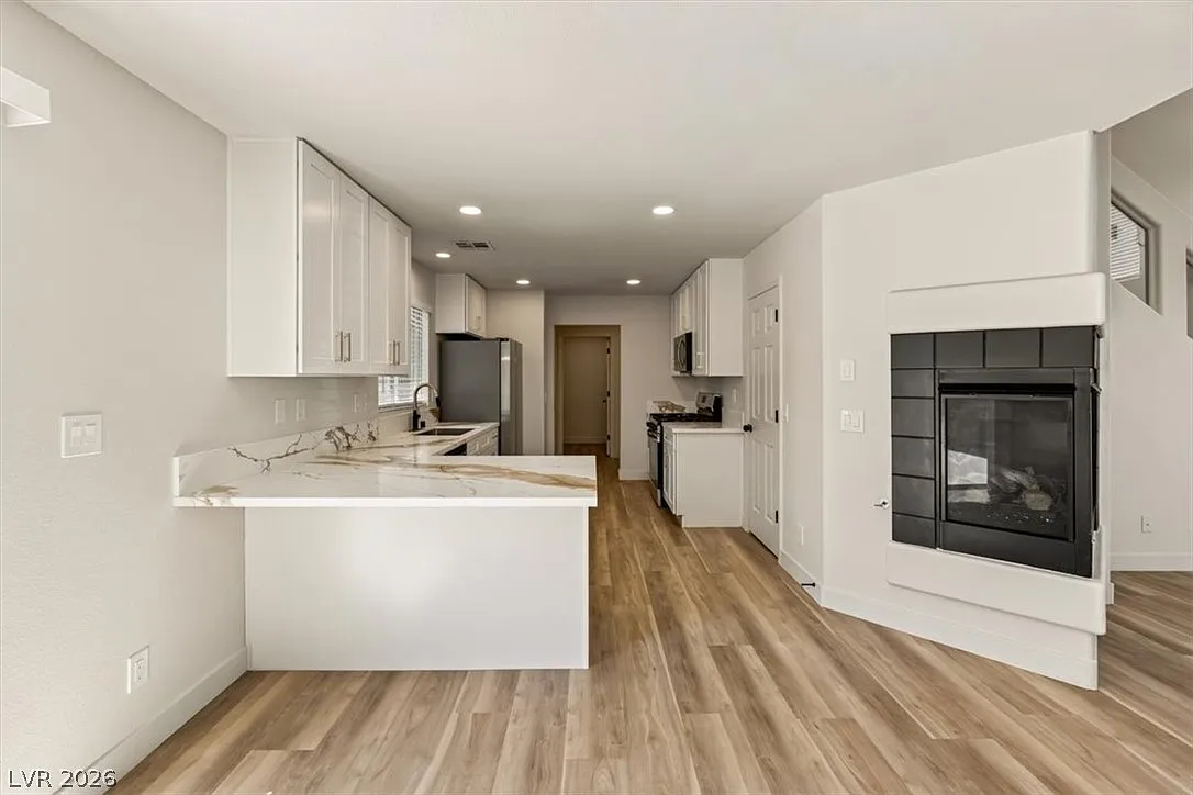 3 bed, 2.5 bath, 1698 sqft, $2,395 — Photo 3