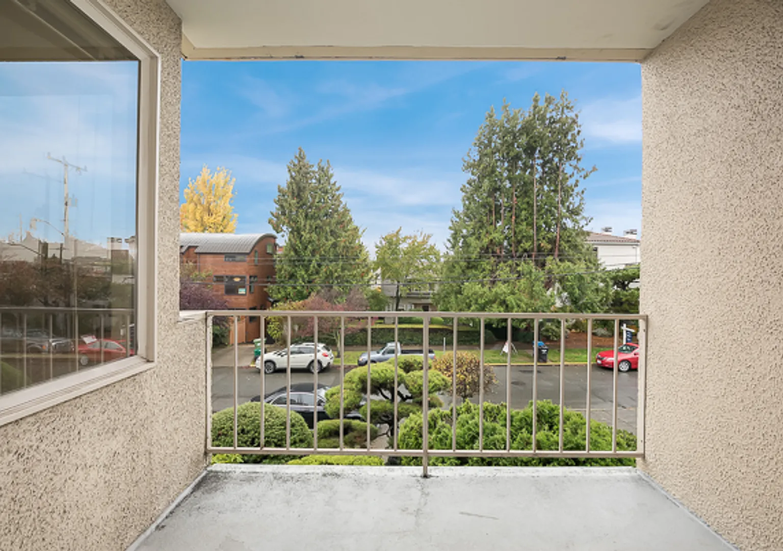 2034 Minor Apartments — Photo 2