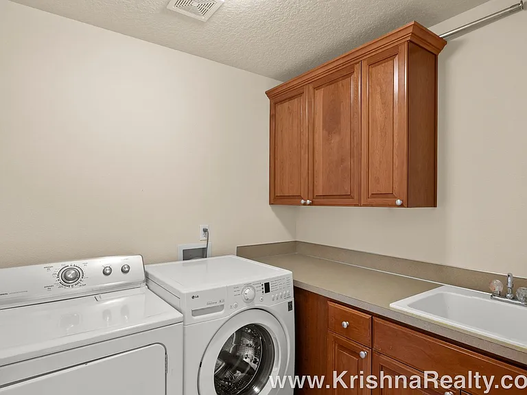 13686 NW Henninger Ln — Photo 15