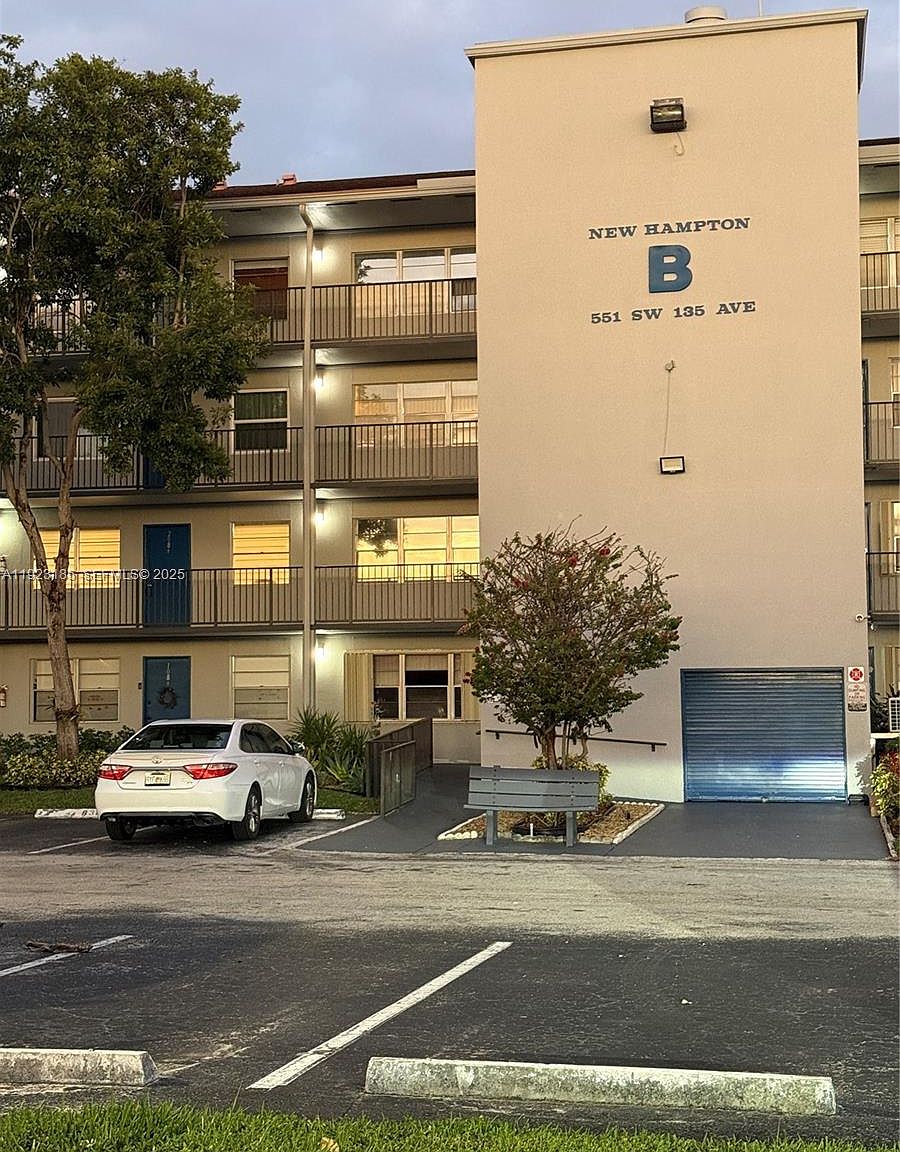 551 SW 135th Ave APT 208B