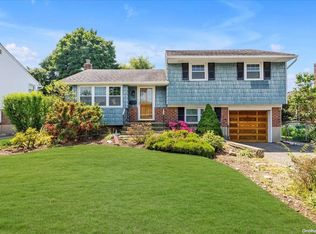 12 Gates Ave, Plainview, NY 11803