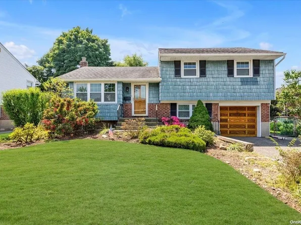 12 Gates Ave, Plainview, NY 11803