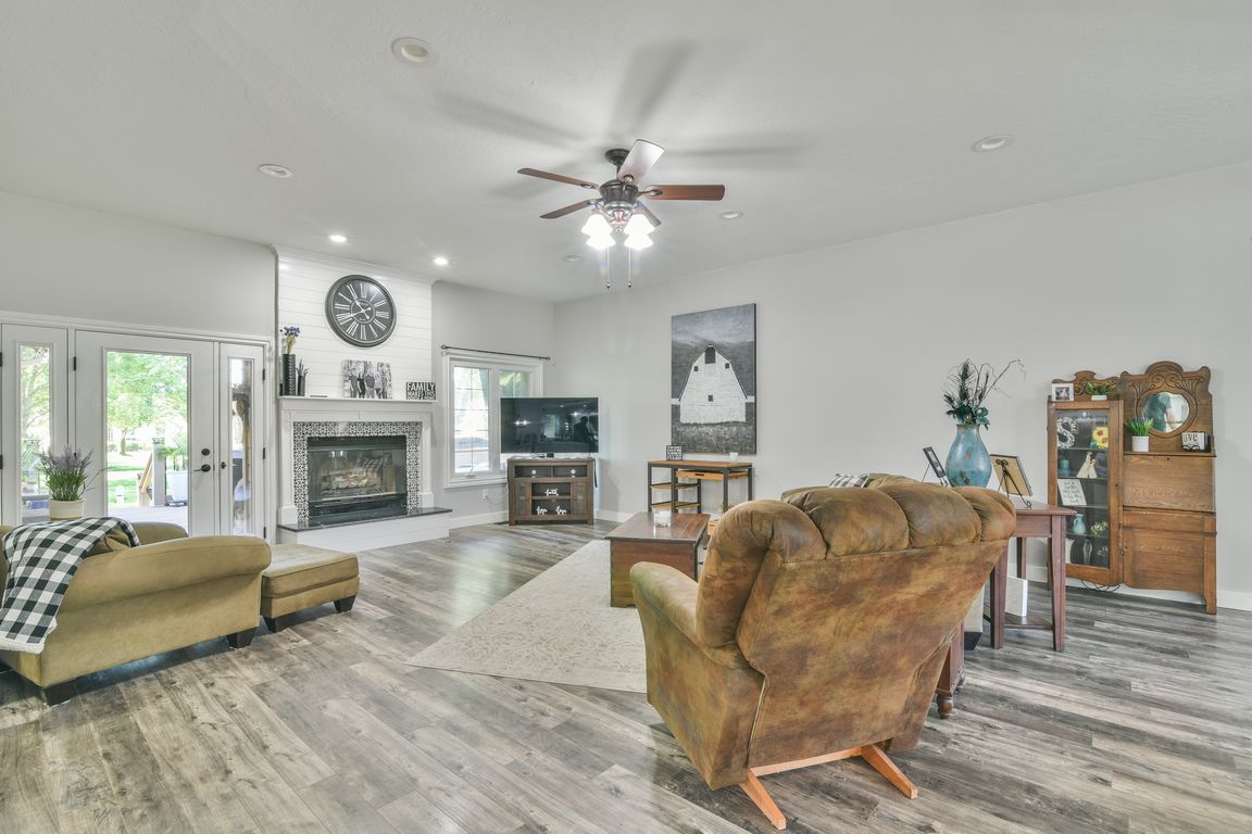 next background image