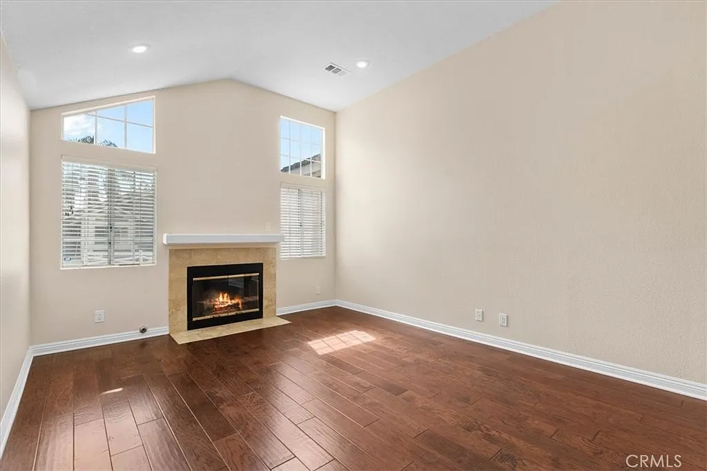 3 bed, 1160 sqft, $3,475 — Photo 3