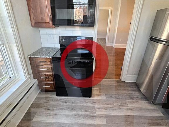 3rd image of 351 N Charlotte St APT 4