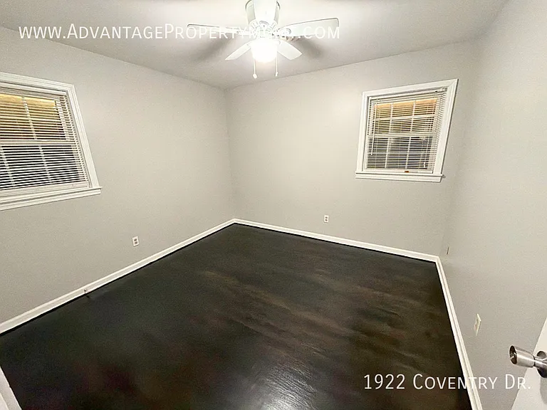 1922 Coventry Dr — Photo 7