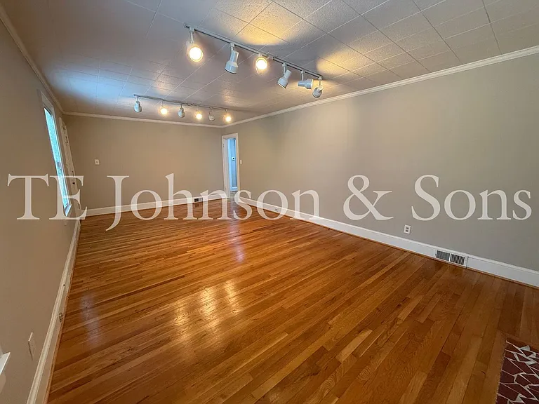 5535 Robinhood Rd — Photo 4