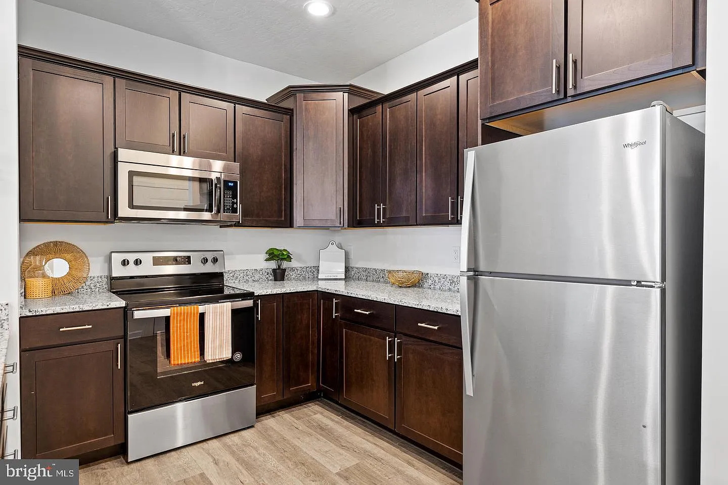 1 bed, 1.0 bath, 991 sqft, $2,200 — Photo 3