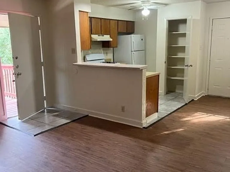 304 Algerita Dr — Photo 5
