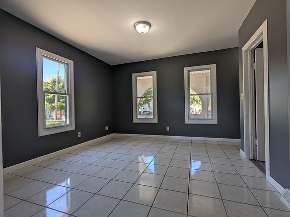 3rd image of 817 Front St #1