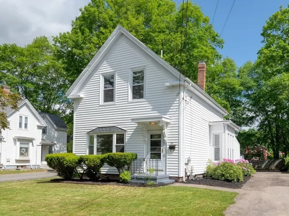 35 Snell St, Holbrook, MA 02343