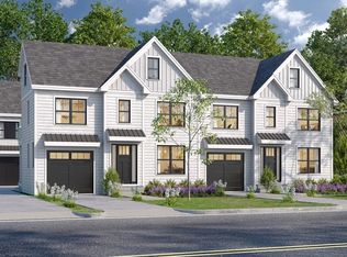 10 Webber Ave #202, Bedford, MA 01730