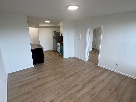 4th image of 2 Washington Ave #3